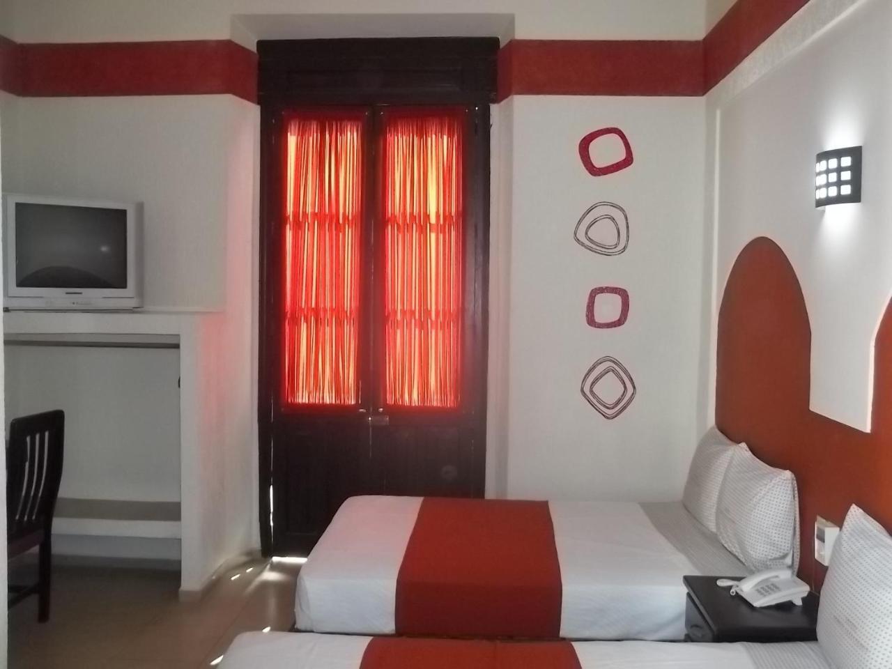 Hotel Jorge Alejandro Гвадалахара Экстерьер фото